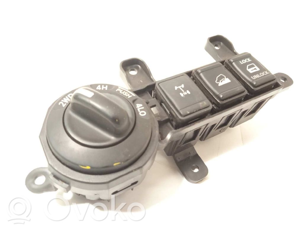 Nissan Navara D23 Interruptor de control multifunción 