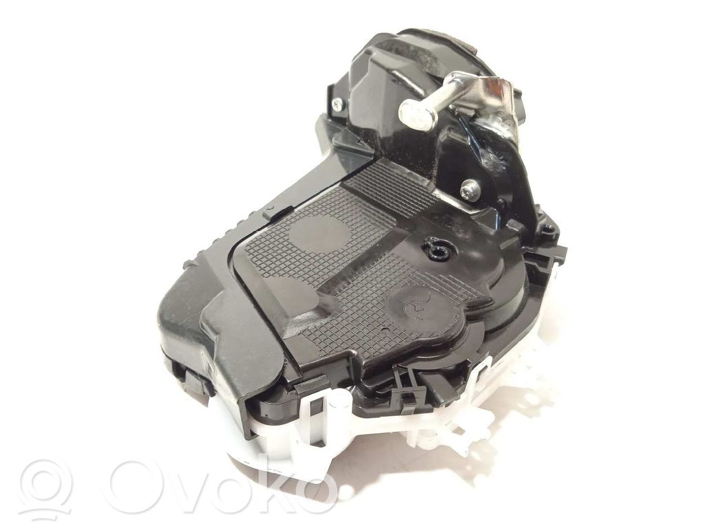Toyota Yaris Zamek drzwi tylnych 