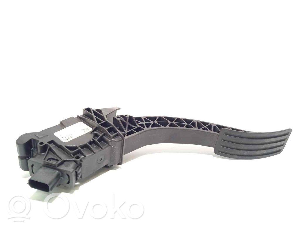 Lynk & co 01 Kiihdytysanturi 