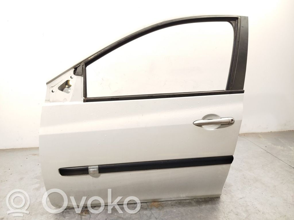 Renault Clio III Puerta delantera 