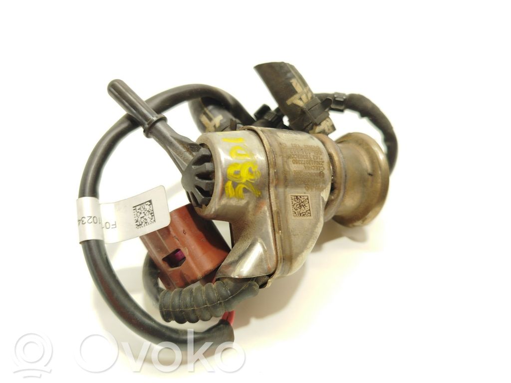 Volkswagen Tiguan Fuel injector 