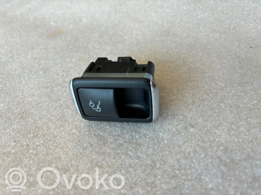 Mercedes-Benz E W212 Tailgate opening switch 