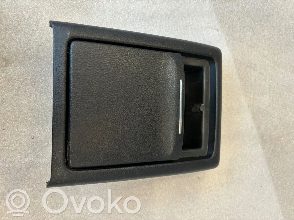 Subaru Legacy Puodelio laikiklis 