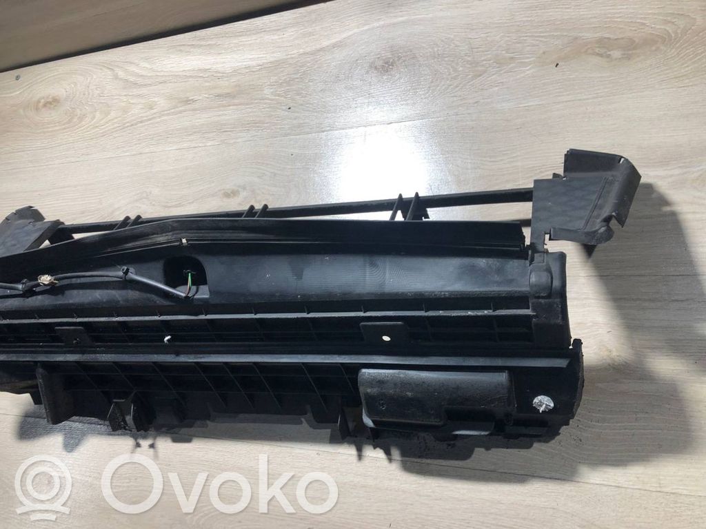 Mercedes-Benz C W204 Panel mocowanie chłodnicy / dół 