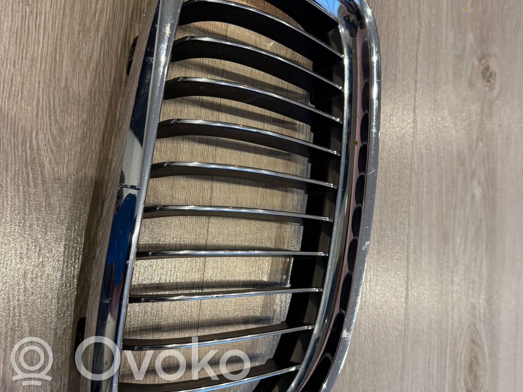 BMW 3 E90 E91 Grotelės priekinės 