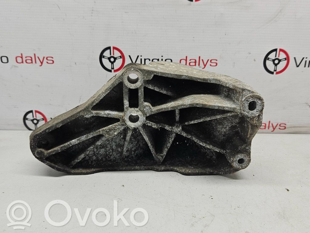 Engine mounting bracket