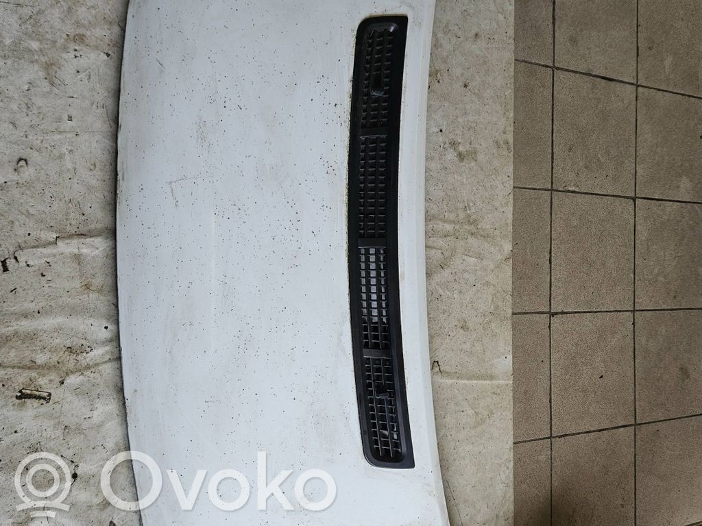 Капот двигателя