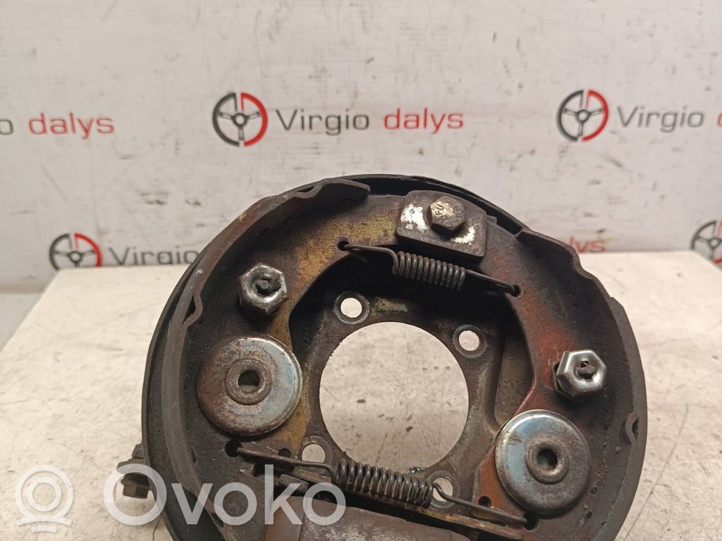Drum brake (rear)