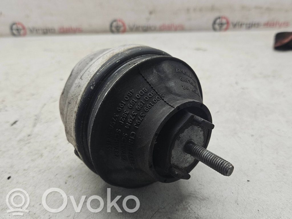 Volkswagen PASSAT B5 Engine mount bracket 