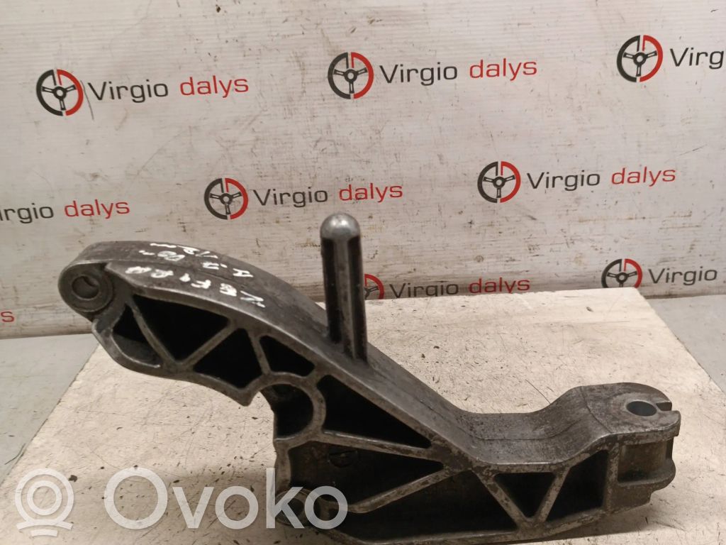 Opel Zafira B Engine mounting bracket 