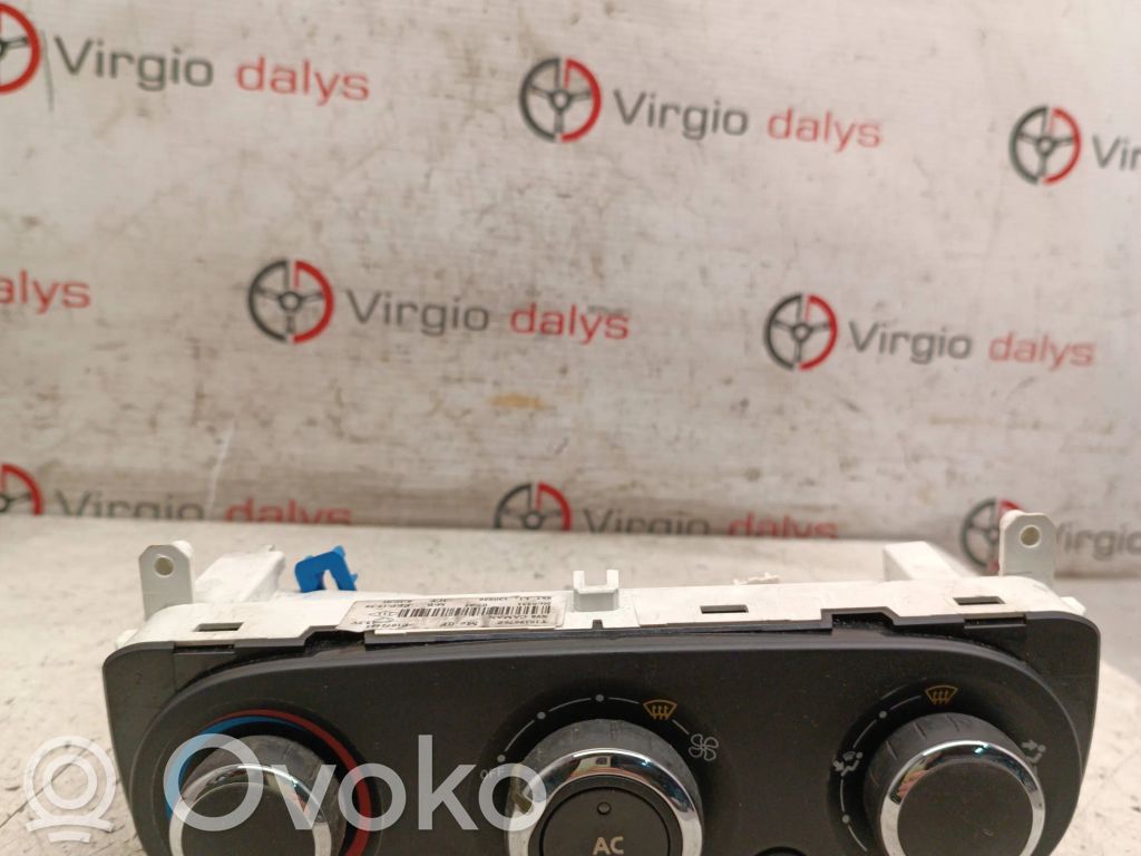Renault Clio IV Ilmastoinnin ohjainlaite 