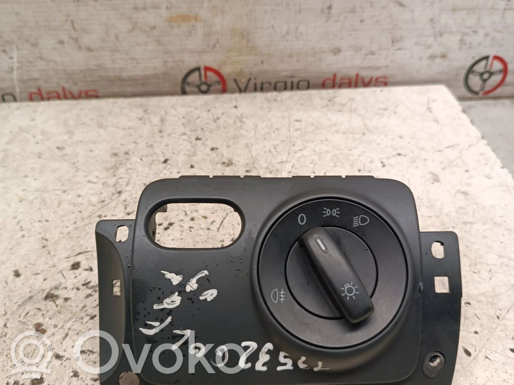 Toyota Avensis T250 Light switch 