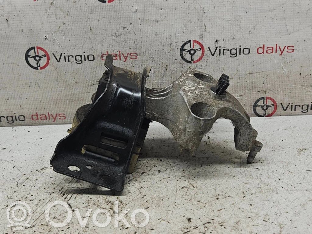 Dacia Duster Engine mount bracket 