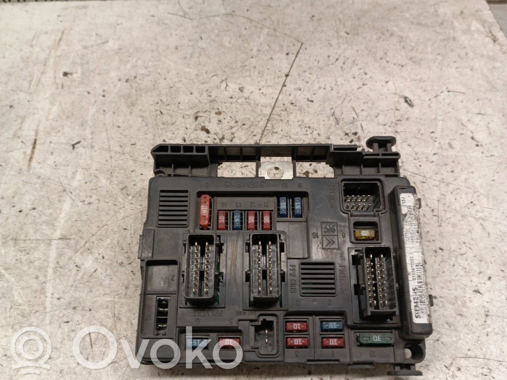 Peugeot 307 Saugiklių dėžė (komplektas) 