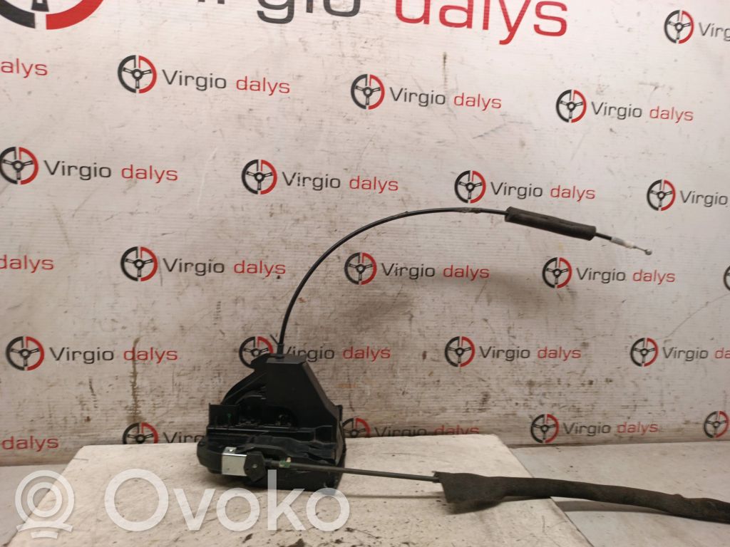 Nissan Micra Priekšpusē slēdzene 