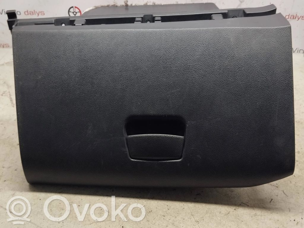KIA Rio Glove box 
