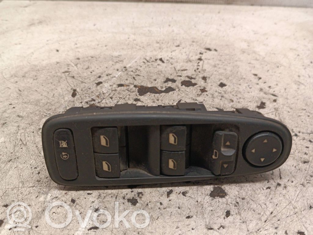 Citroen C4 I Picasso Включатель электрических окон 
