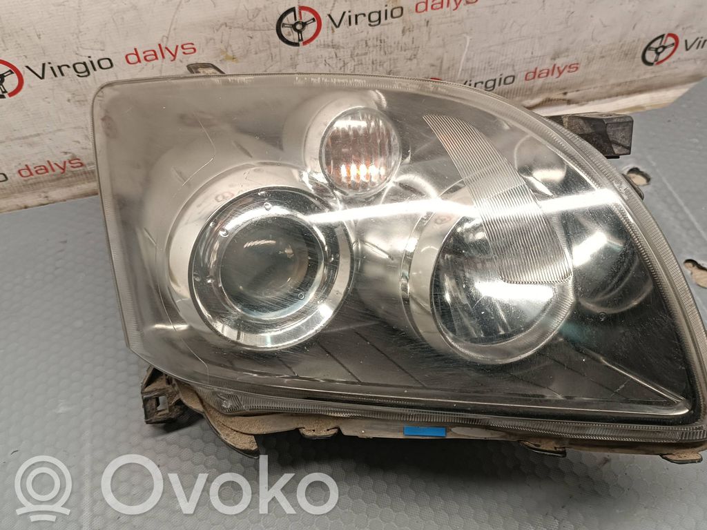 Toyota Avensis T250 Lampa przednia 
