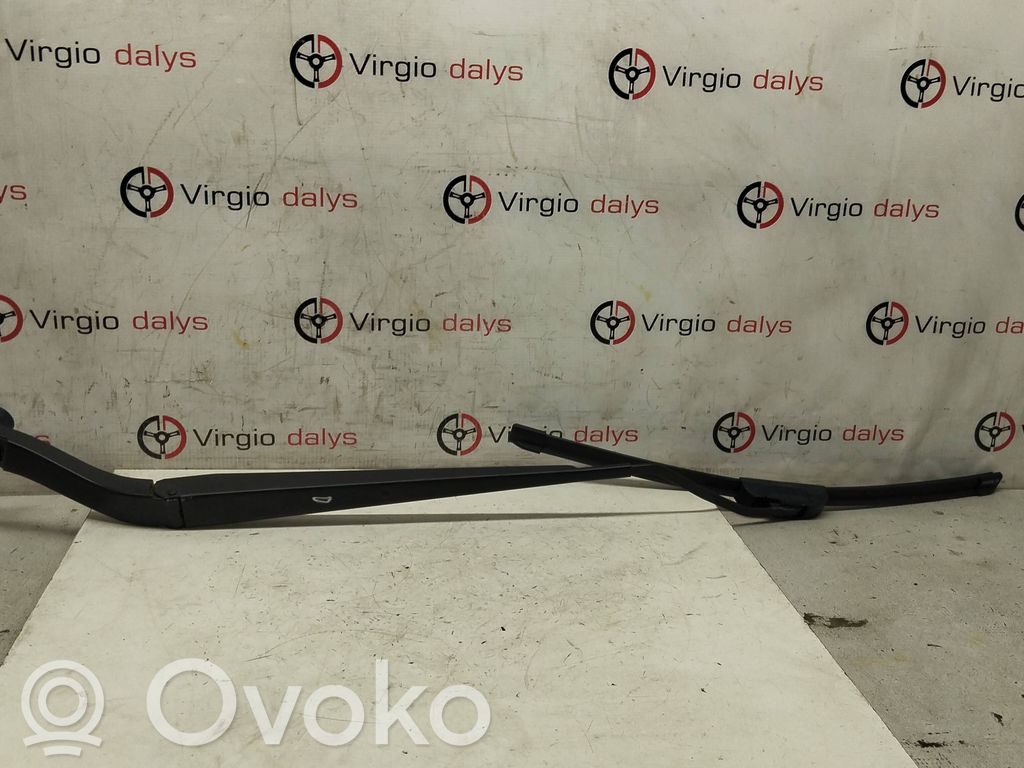 Chevrolet Malibu Front wiper blade arm 