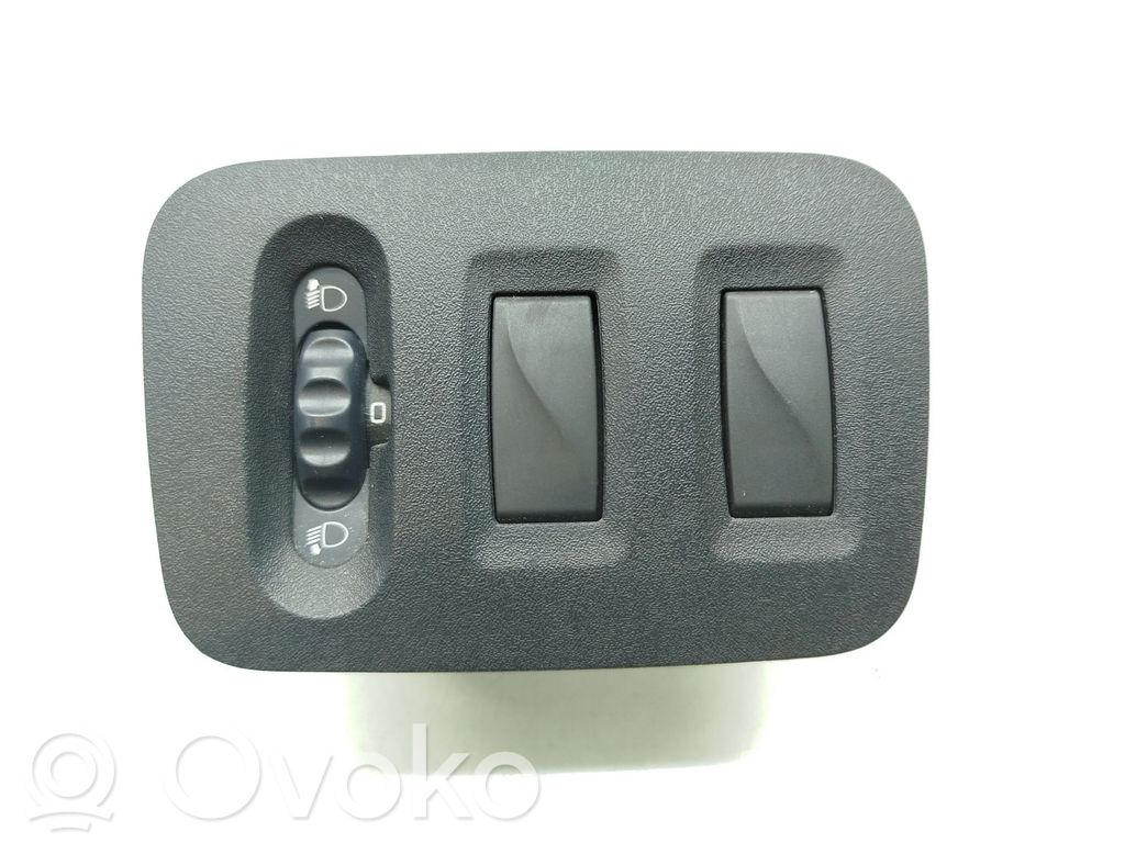 Panel lighting control switch   8200379685,684950001R