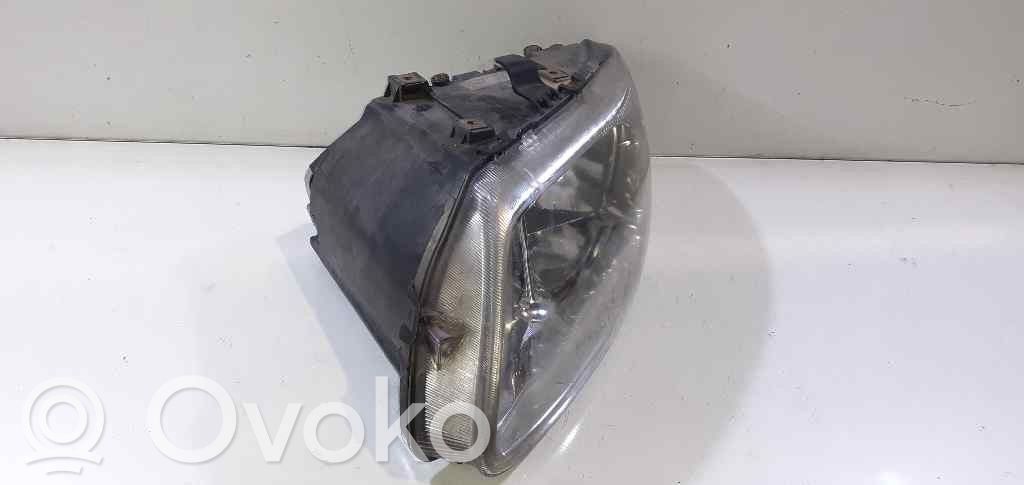 Chrysler Voyager Phare frontale 