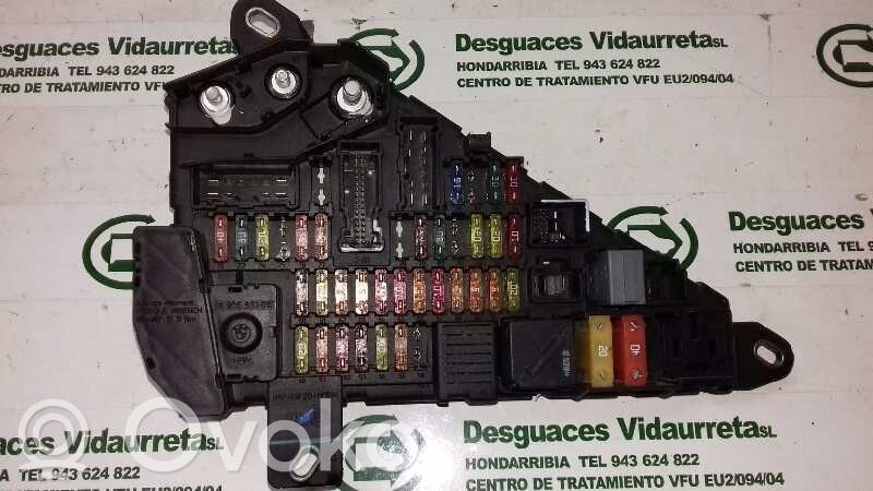 BMW 5 E60 E61 Fuse module 
