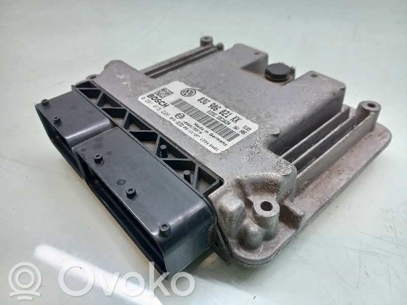 Volkswagen Jetta V Unité de commande, module ECU de moteur 