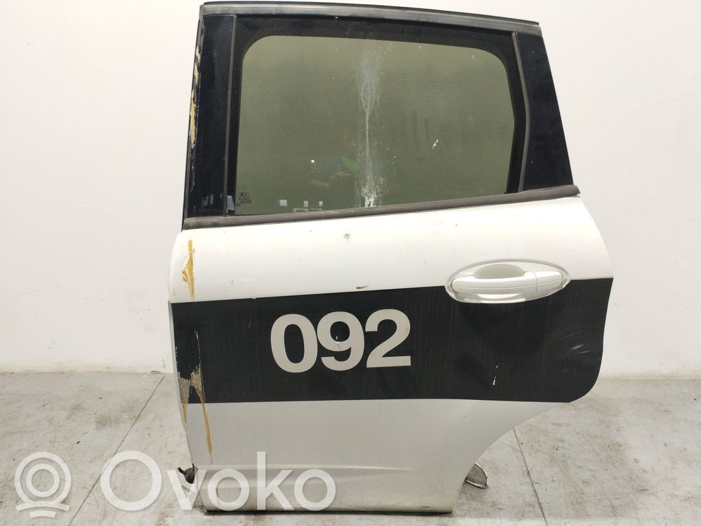 Aizmugurējās durvis