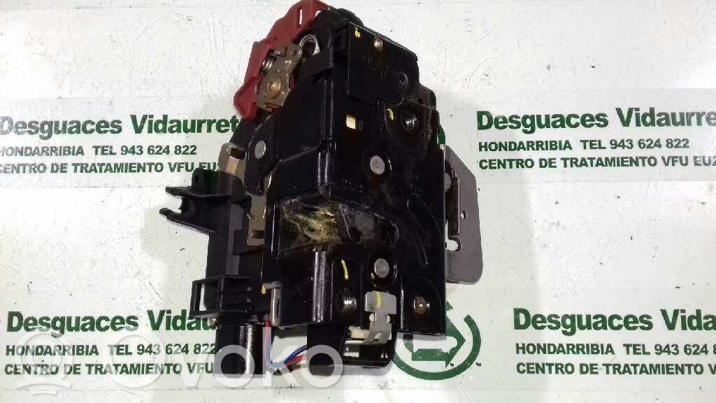 Audi A2 Priekšpusē slēdzene 