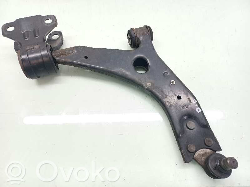 Ford Focus Braccio di controllo sospensione anteriore 