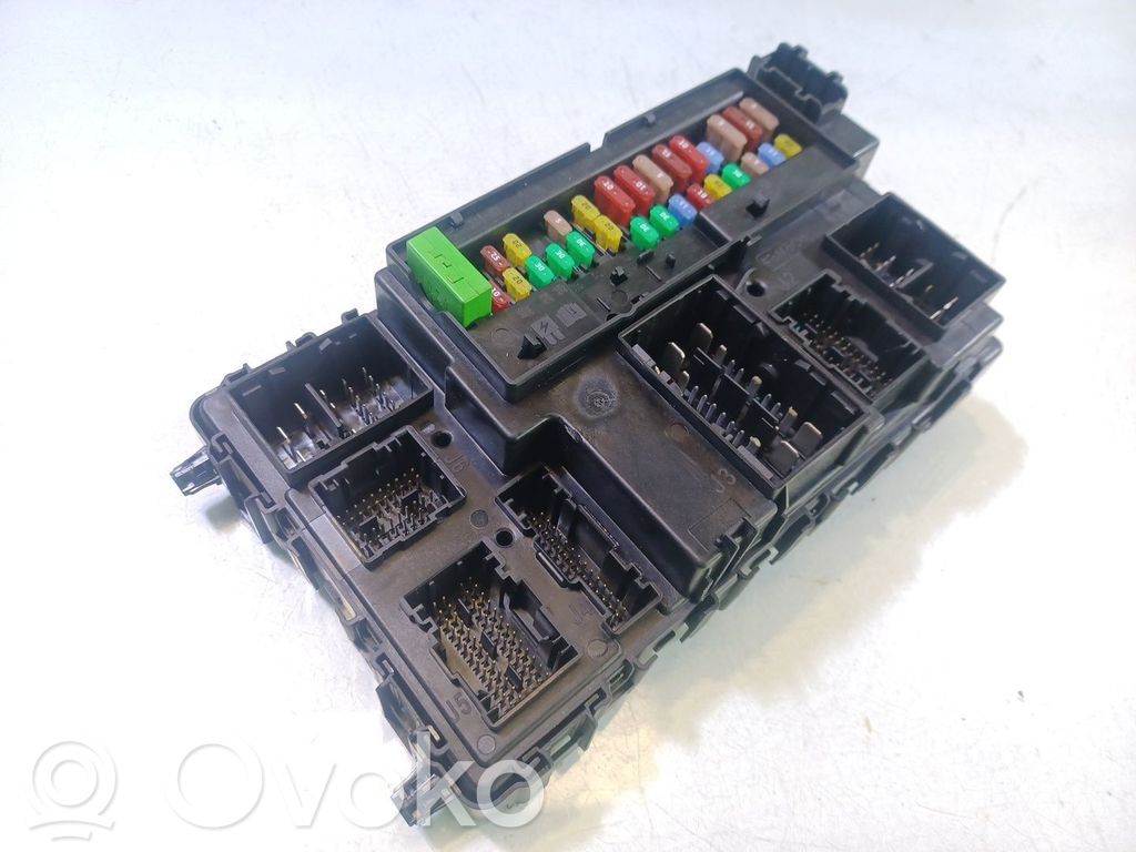 Módulo de fusible   JU5T15604CEM,A2C763532100000