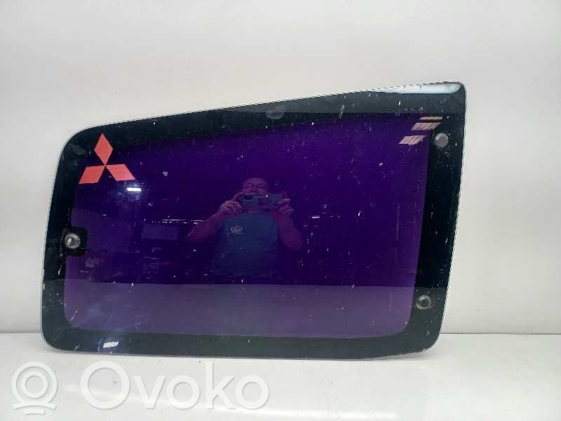 Mitsubishi Montero Ventanilla de ventilación de la puerta trasera 