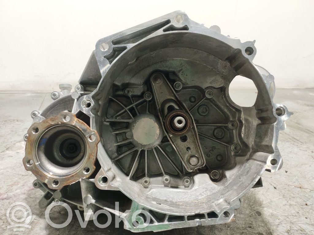Volkswagen T-Cross Cutie viteze manuală cu 5 trepte 