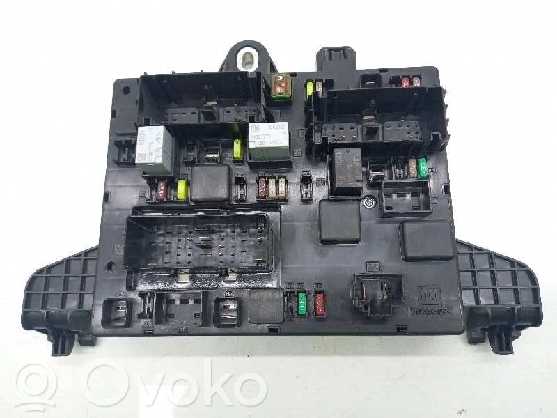 Opel Zafira B Modulo fusibile 