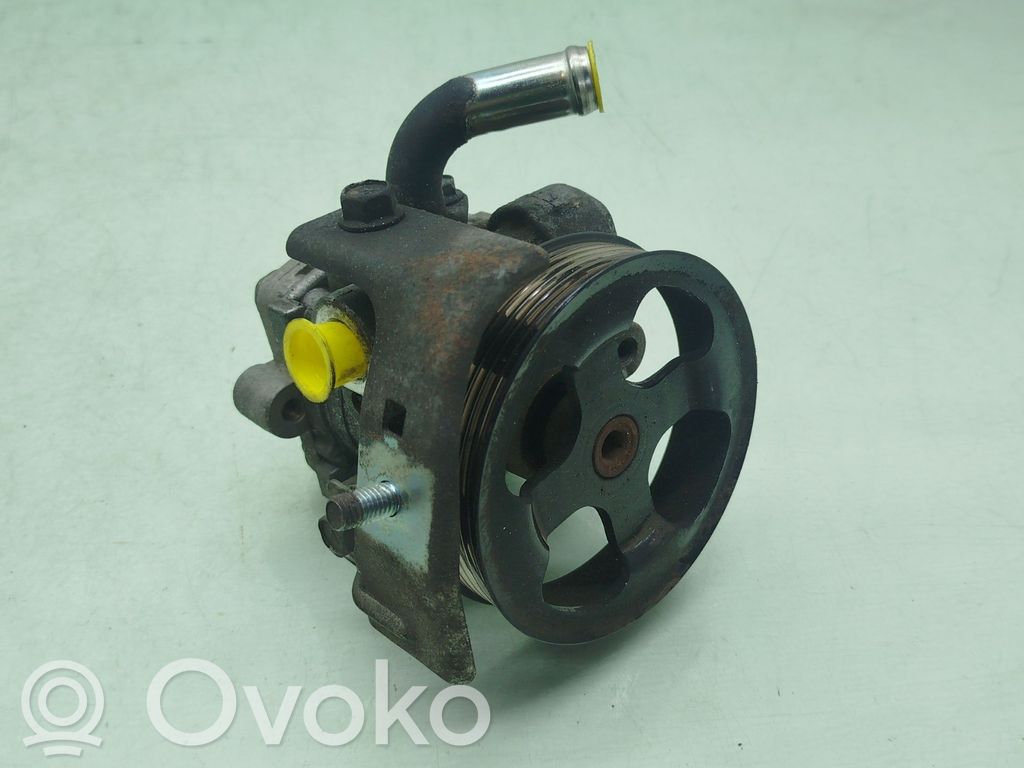 Mitsubishi Grandis Ohjaustehostimen pumppu 