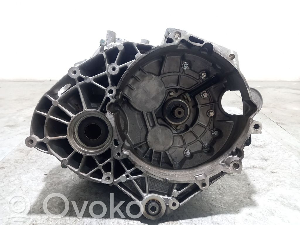 Volkswagen Crafter Cutie viteze manuală cu 5 trepte 