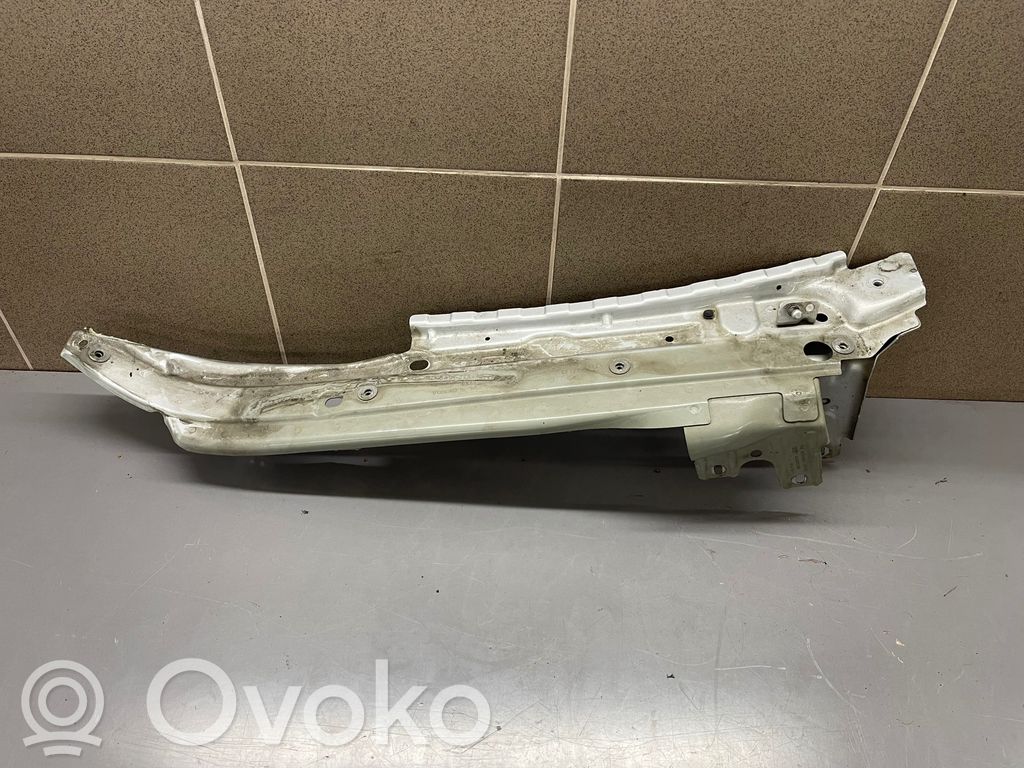 Audi Q7 4L Uchwyt / Mocowanie błotnika przedniego 