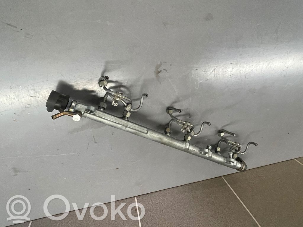 BMW 7 E65 E66 Rampă alimentare injectoare 
