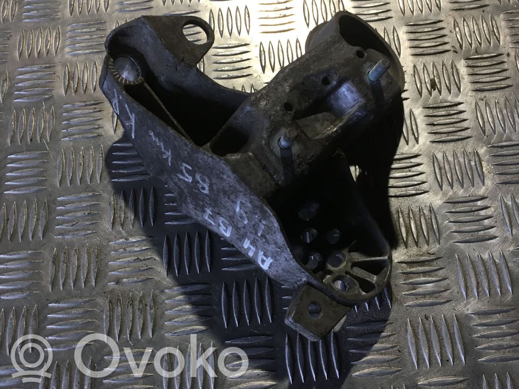 Audi A4 S4 B7 8E 8H Engine mounting bracket 