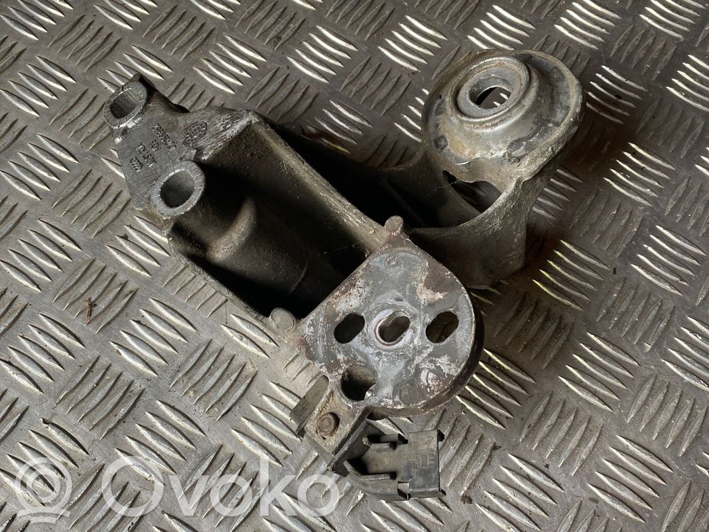 Audi A6 Allroad C5 Engine mounting bracket 