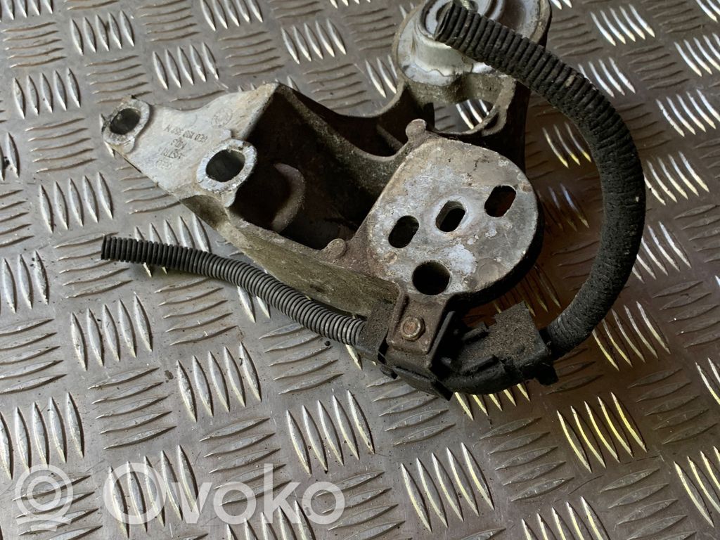 Audi A4 S4 B7 8E 8H Engine mounting bracket 