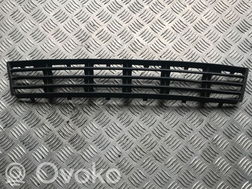 Audi A4 S4 B5 8D Etupuskurin alempi jäähdytinsäleikkö 
