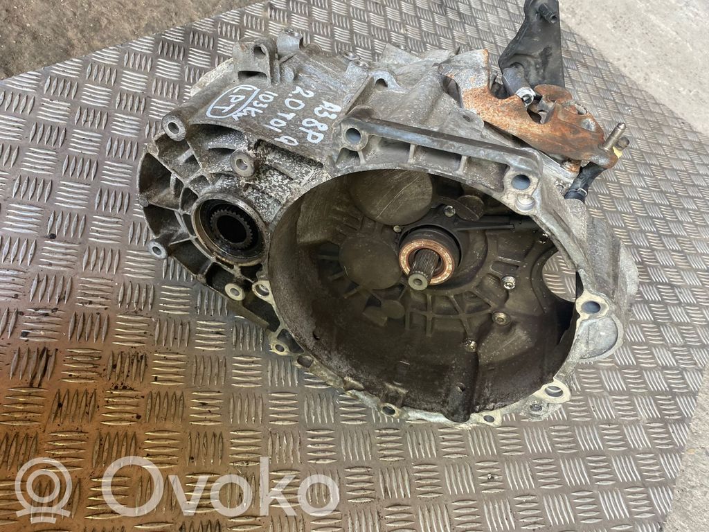 Audi A3 S3 A3 Sportback 8P Manuaalinen 6-portainen vaihdelaatikko 
