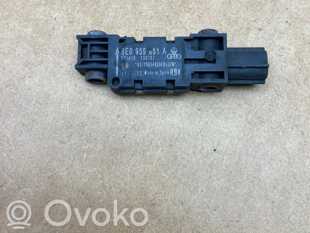 Audi A4 S4 B7 8E 8H Czujnik uderzenia Airbag 