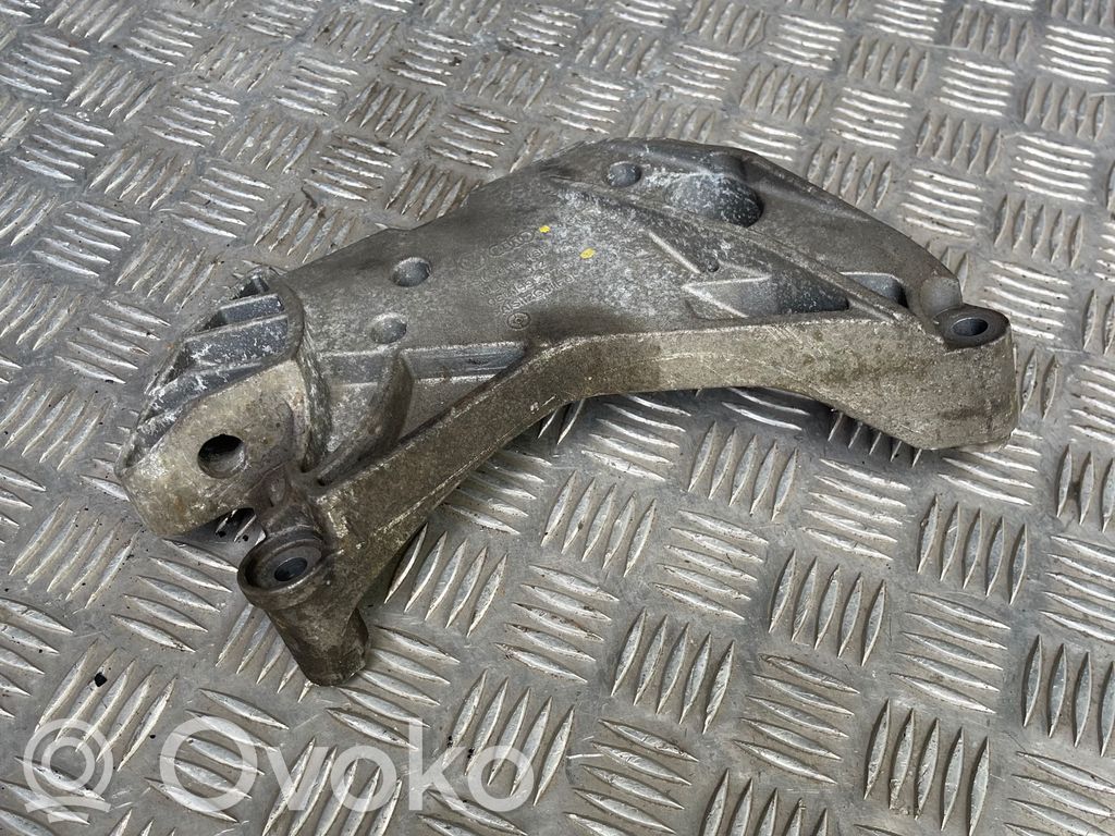 Audi A3 S3 8P Engine mounting bracket 
