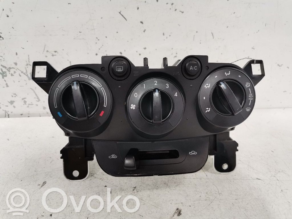 Climate control unit   UDF718D14