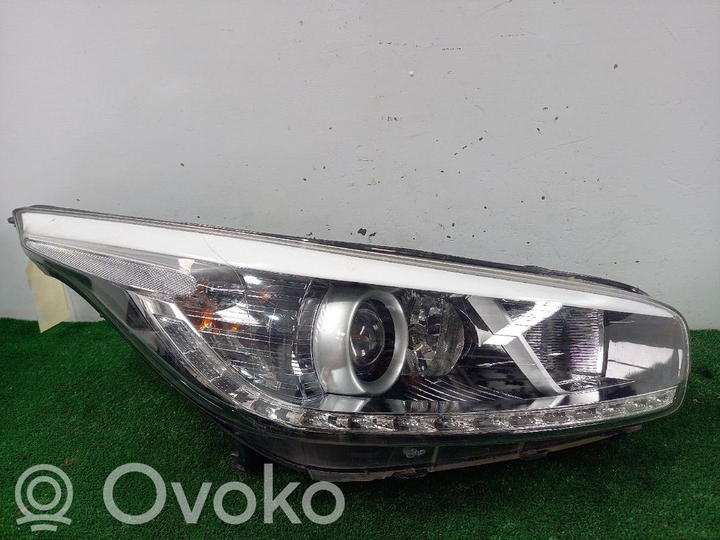 KIA Ceed Lampa przednia 