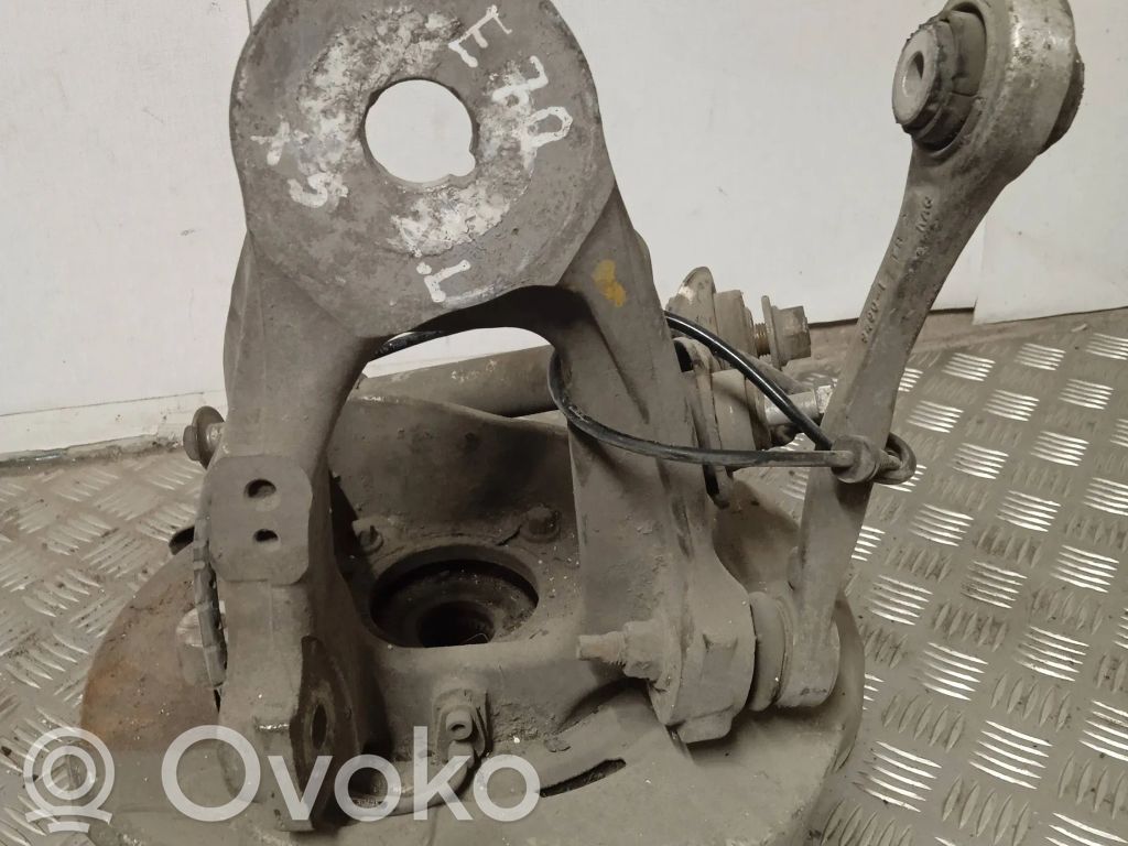Rear wheel hub