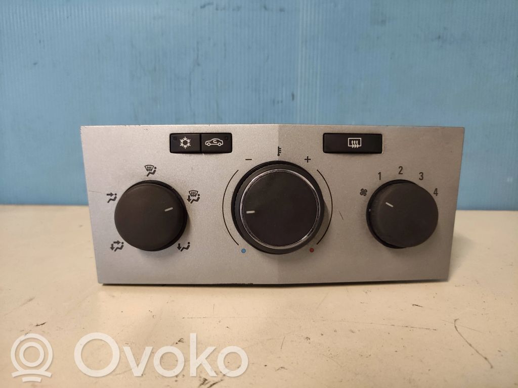 Opel Zafira B Climate control unit 