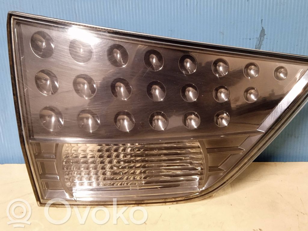 Mitsubishi Outlander Lampy tylnej klapy bagażnika 